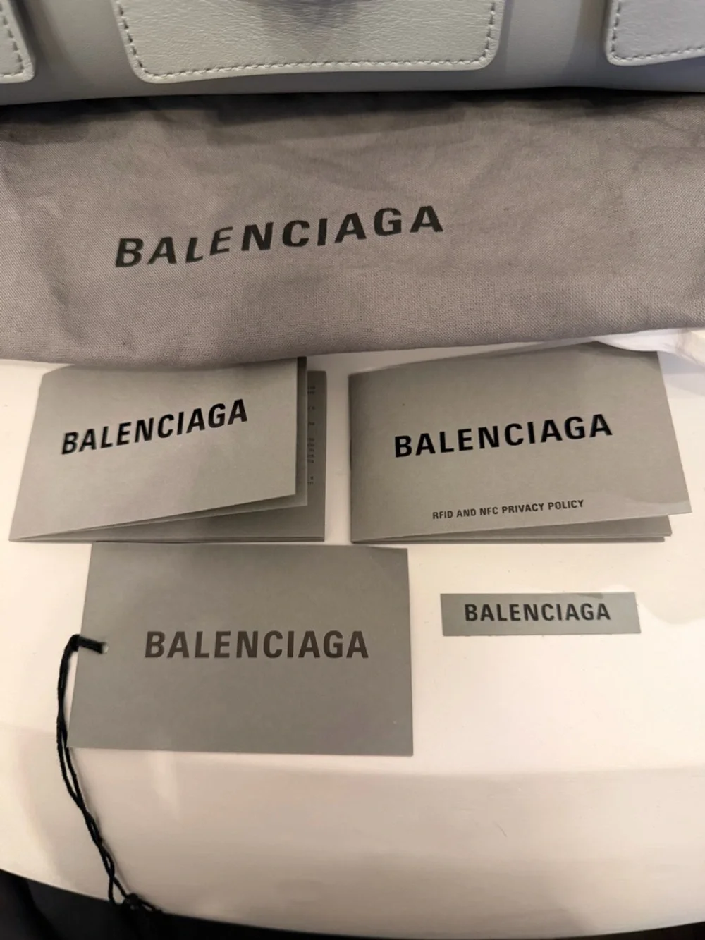Balenciaga BEL AIR CARRY ALL BAG SMALL IN CLOUD GREY - Picture 14 of 16